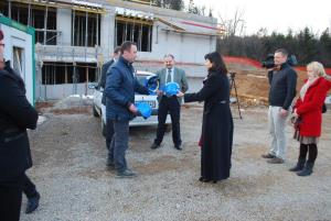 DOBISK VLADNIH PREDSTAVNIKOV V MIRNI PECI 007-šola